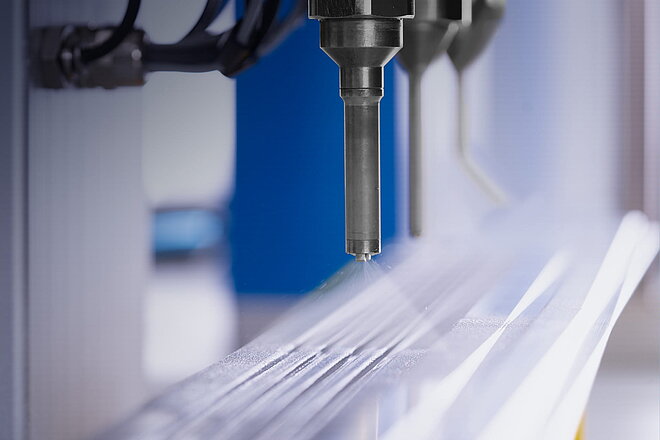 Apply lubricants, greases and oils in production as a spray film over a wide area with the SOMA spray metering valve.